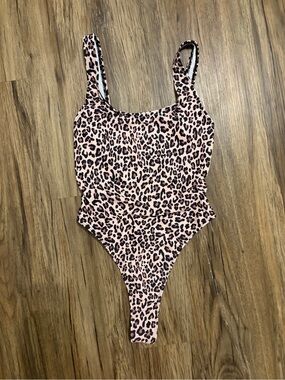 Leopard print bodysuit 🩷🖤